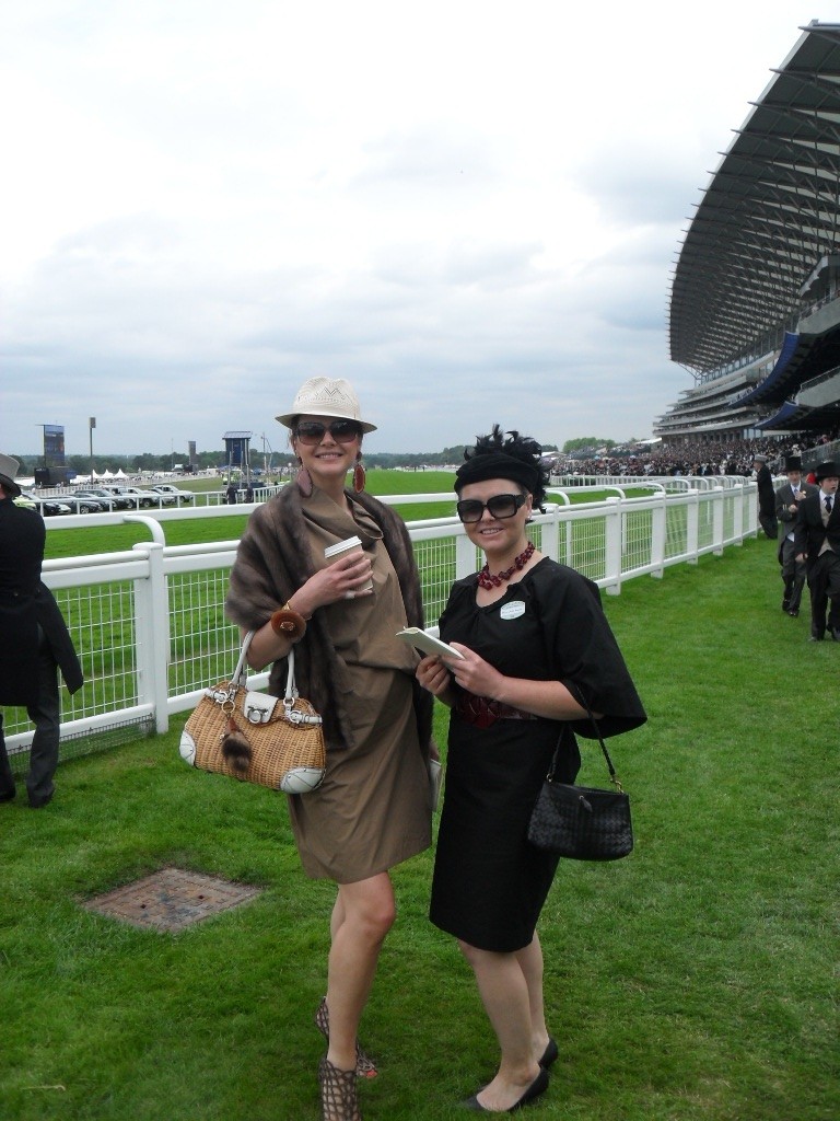 joanne-black-races-ascot